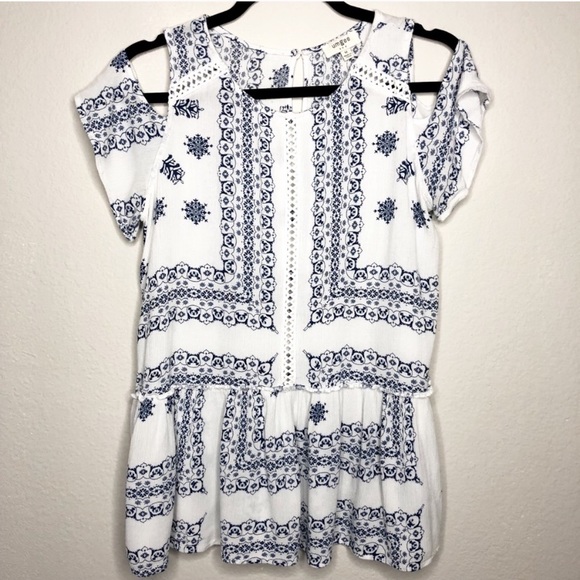 Umgee • Cold Shoulder Top - Picture 2 of 8